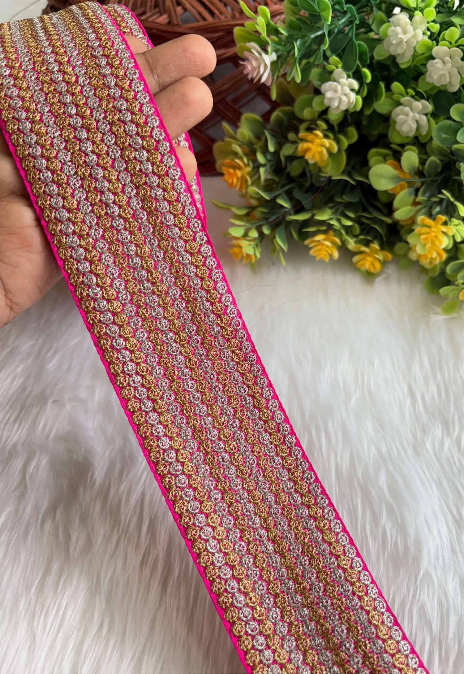 Zari Laces